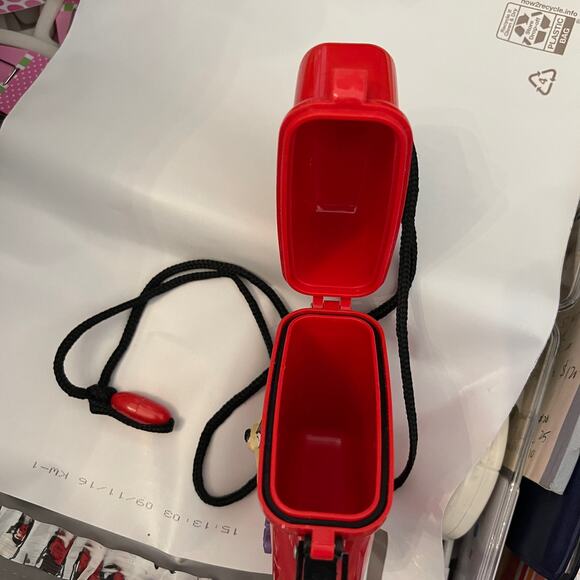 Looney Tunes 1997 Warner Bros Six Flags Tasmanian Devil Coin ID Protector Case - Picture 5 of 6